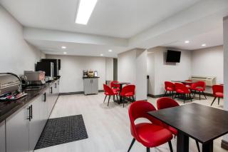 Ramada by Wyndham Kingston - 3