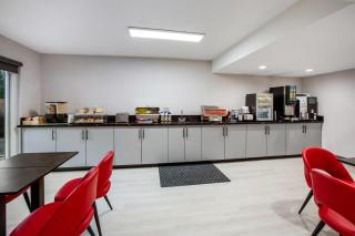 Ramada by Wyndham Kingston - 2
