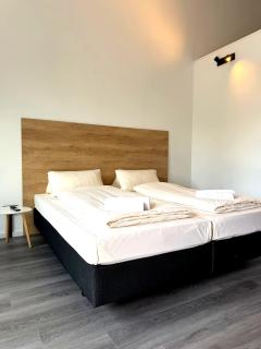 Staytopus OHA1 Autohof Tornesch New Apts Free Parking - 3
