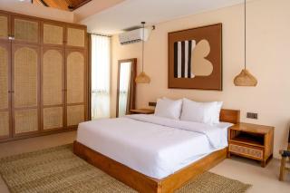 Tropical Villa with Pool and Workspace - 9