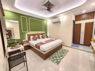 Sri Satya Inn By Nomadic Kashi - 0