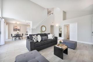 Modern 3BR Home Pets, 7 Min to Airport, Parking - 8