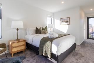 Walk Everywhere! CBD Pad - Stadium & Parking - 8