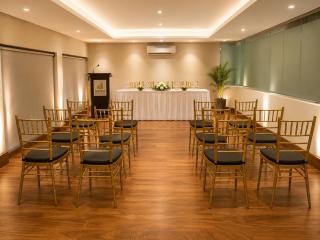 KYNROCK Airport Hotel - 2