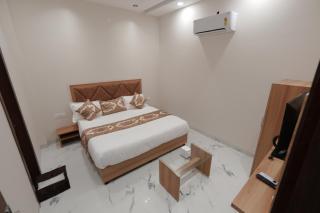 Majestic Stay Inn - 8