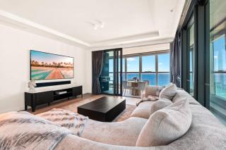 Jewel Level 18 Luxe 3BR Oceanfront Escape, Pools - 0