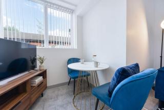 Chic 1-Bed Dudley Pad with Free Parking - 8