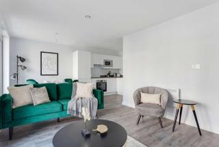 Sleek 2BR Birmingham Pad with Balcony Views - 9