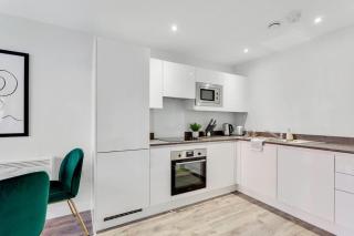 Sleek 2BR Birmingham Pad with Balcony Views - 8