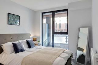 Sleek 2BR Birmingham Pad with Balcony Views - 3