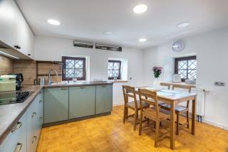Charming Historic Cottage with Two Apartments near Prague Zoo - 5