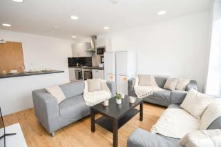 Spacious 6 Bedroom Apartment in Liverpool - 9