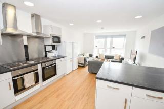 Spacious 6 Bedroom Apartment in Liverpool - 8