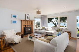 On the Dunes - Beachfront Kiwi bach - 6