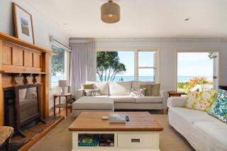 On the Dunes - Beachfront Kiwi bach - 9