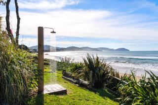 On the Dunes - Beachfront Kiwi bach - 7