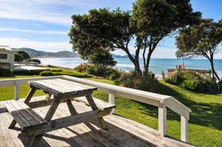 On the Dunes - Beachfront Kiwi bach - 2