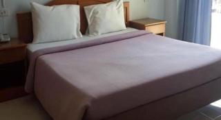 Ritzy House Hotel - 4