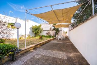 Dimora Del Mare Near The Sea - Happy Rentals - 2
