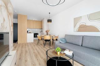 Cozy Apartment with Balcony with Underground Parking by Noclegi Renters - 6