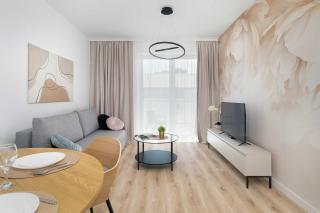 Cozy Apartment with Balcony with Underground Parking by Noclegi Renters - 3