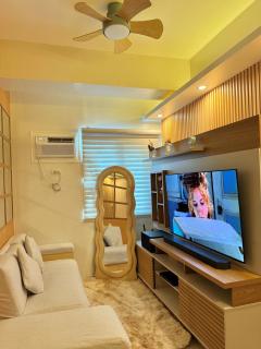 Spacious 2BR Near SM Novaliches 3 Beds with WIFI - 1