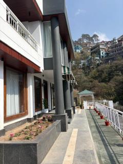 Himtrek Stays X Plumeria, Kasuali - 6