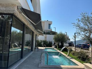 Stylish 4BR Villa with Pool near Porto Novi - 8