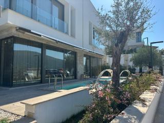 Modern 4BR & 3BR Villa with Pool, Near Portonovi - 9