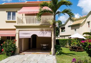 Spacious House in Flic en Flac with Shared Pool - 6