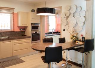Spacious House in Flic en Flac with Shared Pool - 3