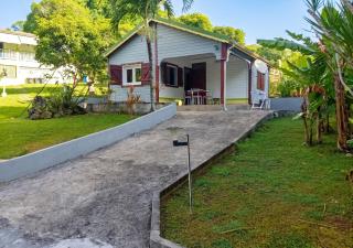 Charmant Bungalow avec Vue sur le Jardin à Les Abymes - 9