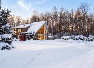 Cosy lakeside chalet in Mashteuiatsh with jacuzzi - 0