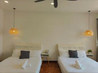 2-Storey House 10pax 10min Queensbay - 9