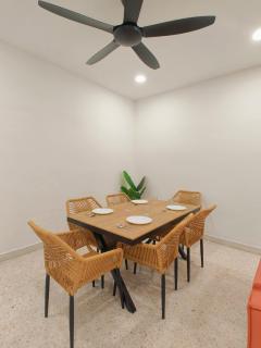 2-Storey House 10pax 10min Queensbay - 2