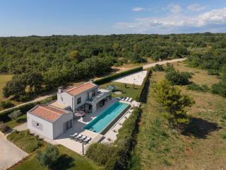 Villa Infinity near Pula for 8 persons with 68 m2 private pool, sauna & kids playground - 2