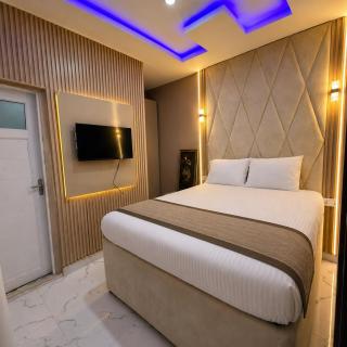 Palazzo Apartments - 8