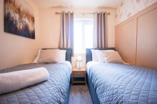 Spacious Luxurious Serviced Accommodation 2 - 1