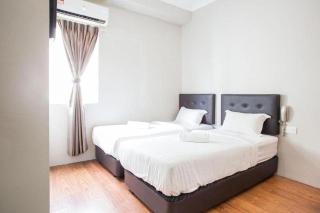 Moment Hotel - 1
