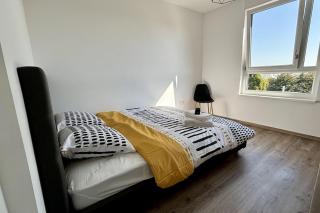 Cozy Apartment 4p Tram at doorstep - 0