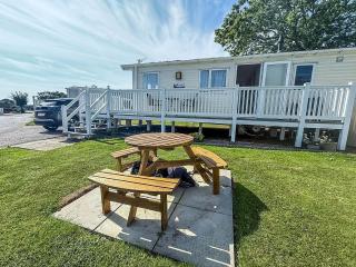Beautiful Caravan With Decking & Wifi At Carlton Meres Park Ref 60002R - 9