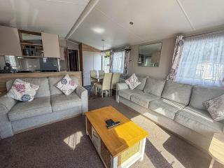 Beautiful Caravan With Decking & Wifi At Carlton Meres Park Ref 60002R - 5