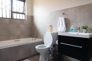 Urban Oasis 4bed2bath - 2