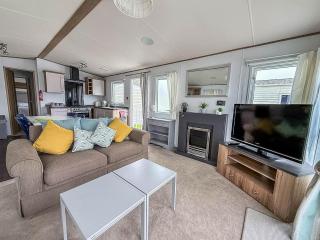 Beautiful Caravan With Decking At Carlton Meres Holiday Park, Suffolk Ref 60022M - 7