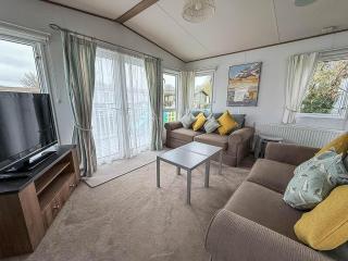 Beautiful Caravan With Decking At Carlton Meres Holiday Park, Suffolk Ref 60022M - 6
