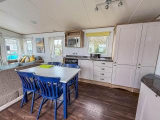 Beautiful Caravan With Decking At Carlton Meres Holiday Park, Suffolk Ref 60022M - 3