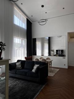 LouLou Hills - 7