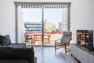 2BR Modern Apt. w/pool & parking 500m From Beach - 8