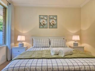 Cozy and Elevated 4BR Home near Albany CBD & Beach - 8