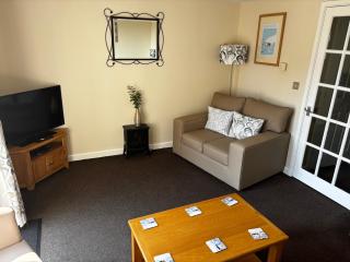 Two Bedroomed Holiday Cottage with Sea Views - 4